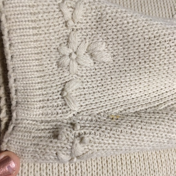 Vtg Classic Elements Petite Chunky Grandma Sweater Tan Emb gold metal button… - Picture 3 of 12